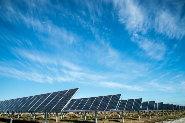 Coup dur pour le solaire résidentiel : un projet de décret pourrait bouleverser la rentabilité des panneaux photovoltaïques