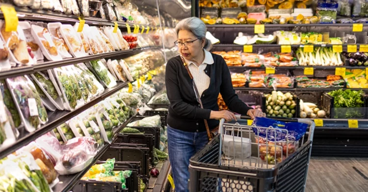 Canadians face food insecurity as some spend 120% of income on food and rent