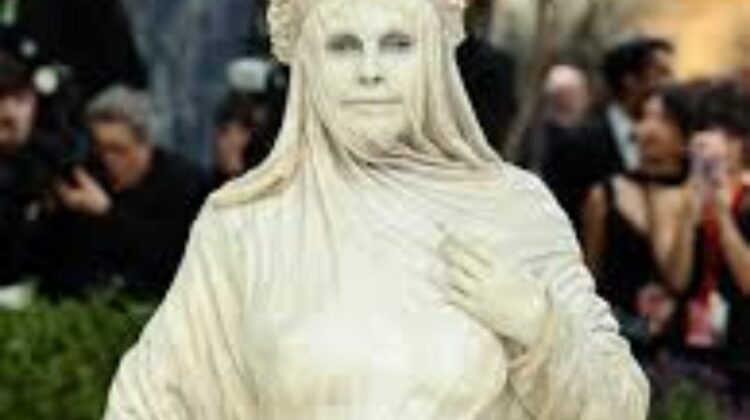 Heidi Klum Turns Heads at Met Gala 2026 as a Living Sculpture Inspired by Historic Art