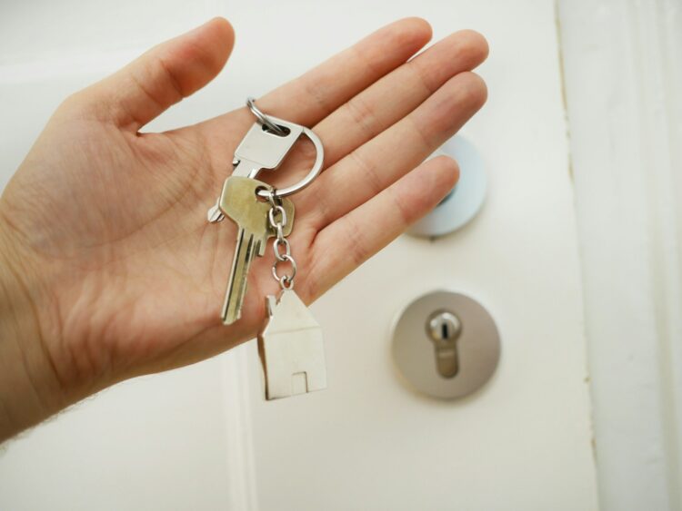 Mortgage Rates Surge Again as Climb to 7-Week High, Housing Market Hit by Rising Mortgage Rates and Riskier Loans Demand
