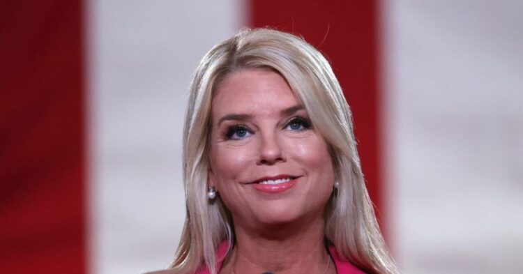 Pam Bondi’s Secret Health Battle Revealed After DOJ Exit as Thyroid Cancer Diagnosis Shocks Washington