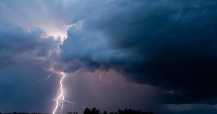 Severe Thunderstorm Metro Detroit: Damaging Winds, Large Hail and Tornado Threat Put Southeast Michigan on Alert Monday and Tuesday