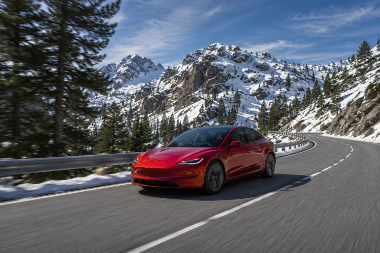 Tesla Begins Requiring Canadian Model 3 Premium RWD Buyers to Accept Revised Specifications Before Delivery