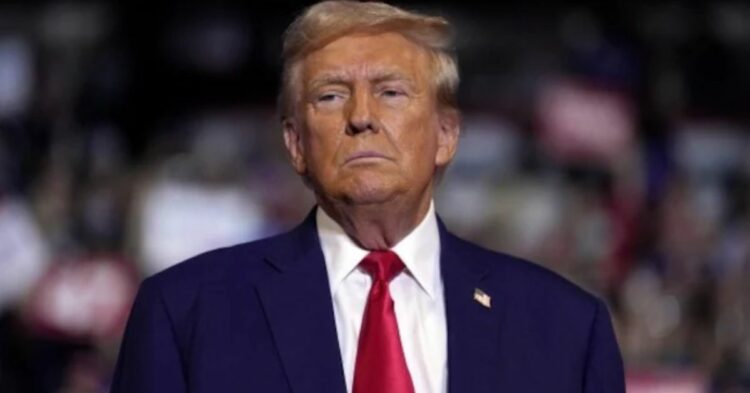 Trump Phone Controversy Explodes as Donald Trump Demands Action Against Hakeem Jeffries Over “Inciting Violence” Claims